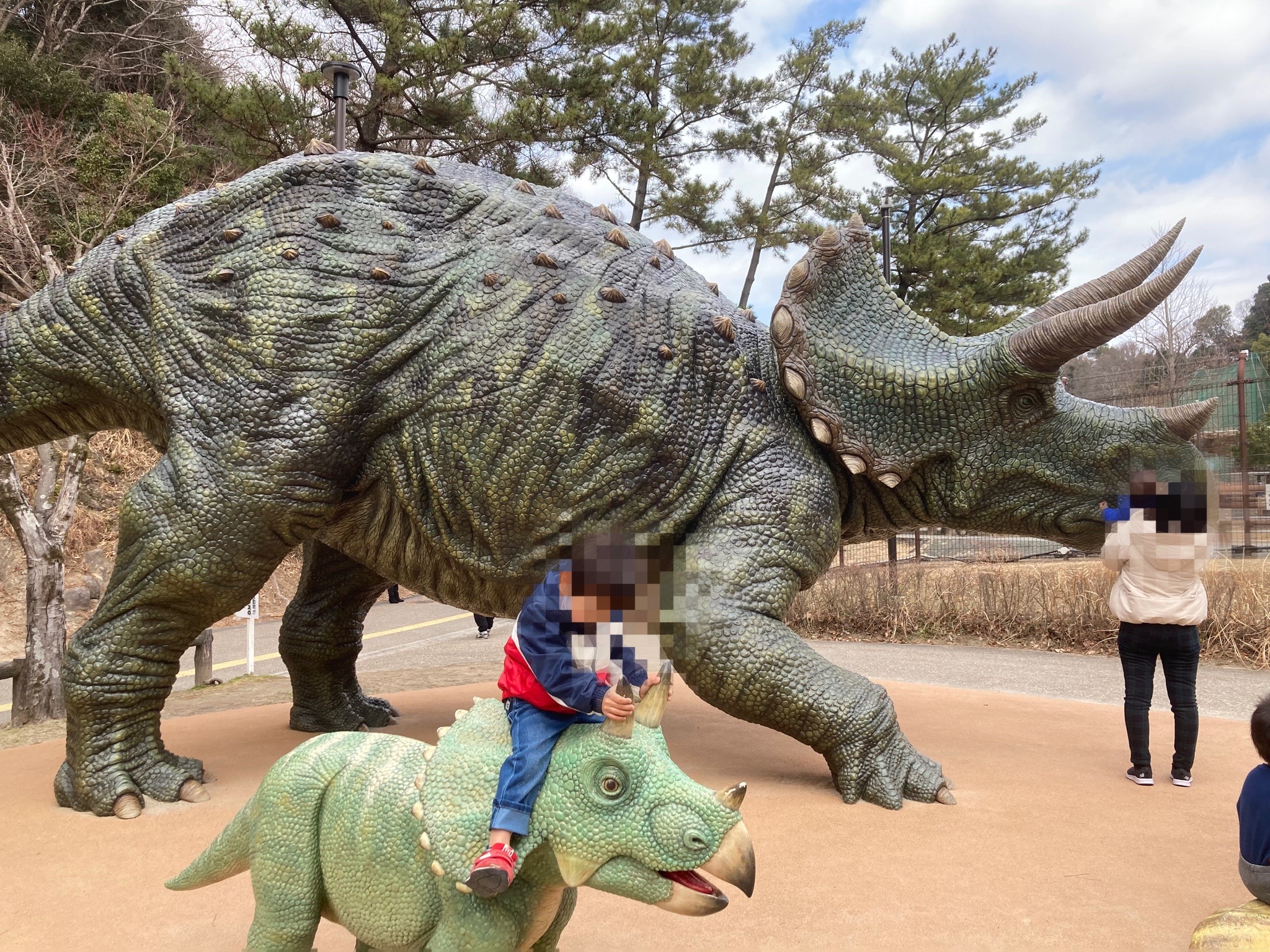 実物大の恐竜！本物の象！岡崎市東公園のオススメポイント | マッスルバーベキュー